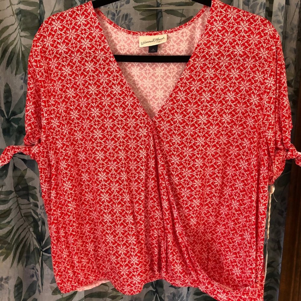Universal Thread Red Top